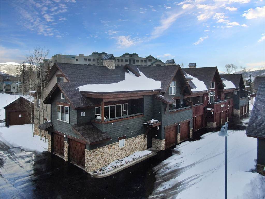 981 Lakepoint Drive - Photo 1