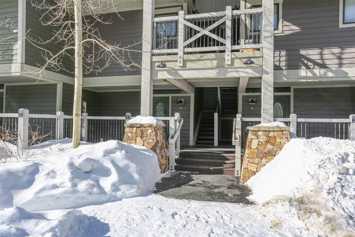 106 Broken Lance Drive - Photo 1