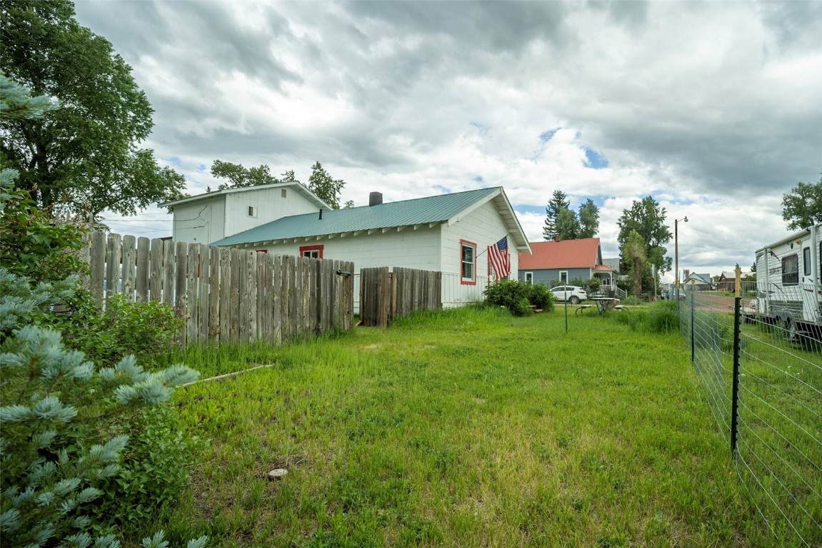 207 Lincoln Street - Photo 1