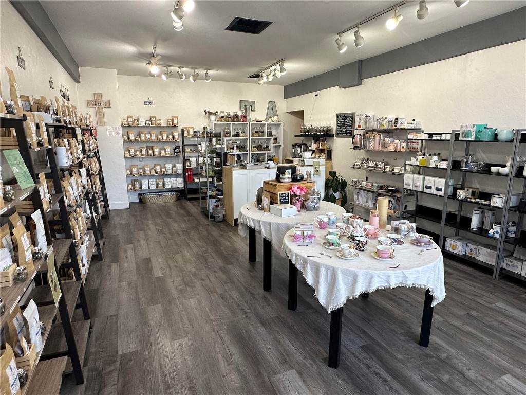 635 Lincoln Avenue - Photo 1