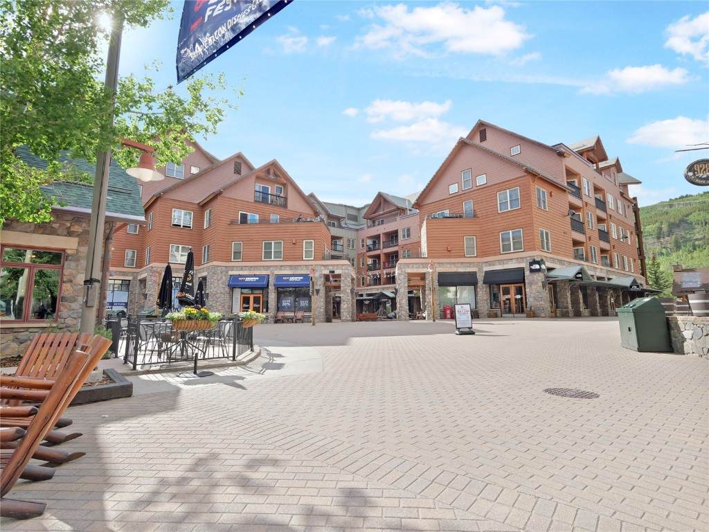 100 Dercum Square - Photo 1