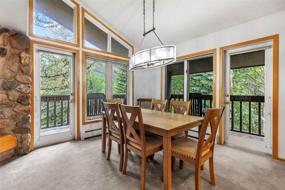 203 Creekside Drive - Photo 1