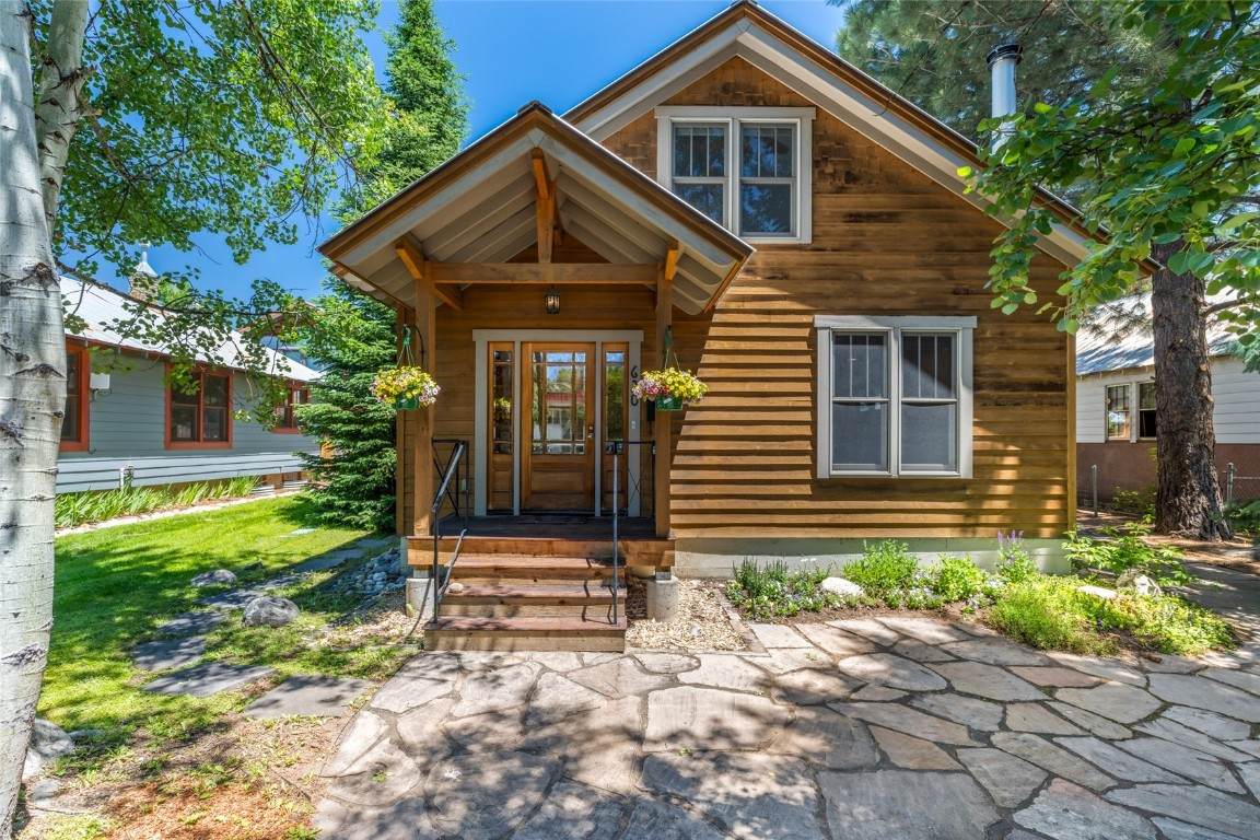 620 Pine Street - Photo 1
