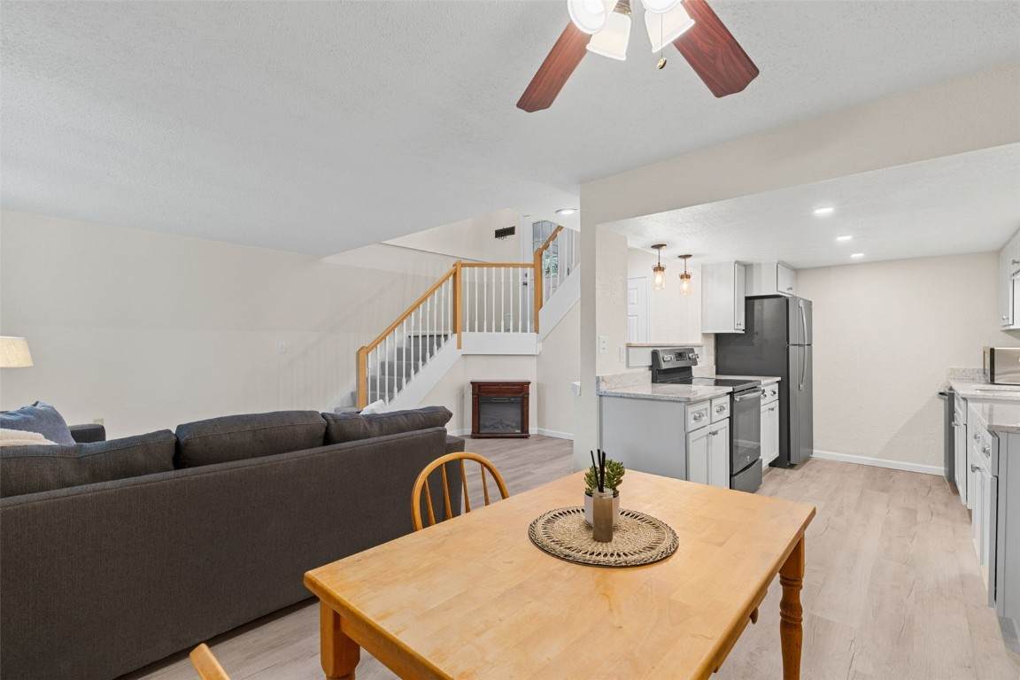 921 Fairview Boulevard - Photo 1