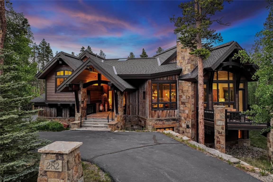 282 Peerless Drive - Photo 1