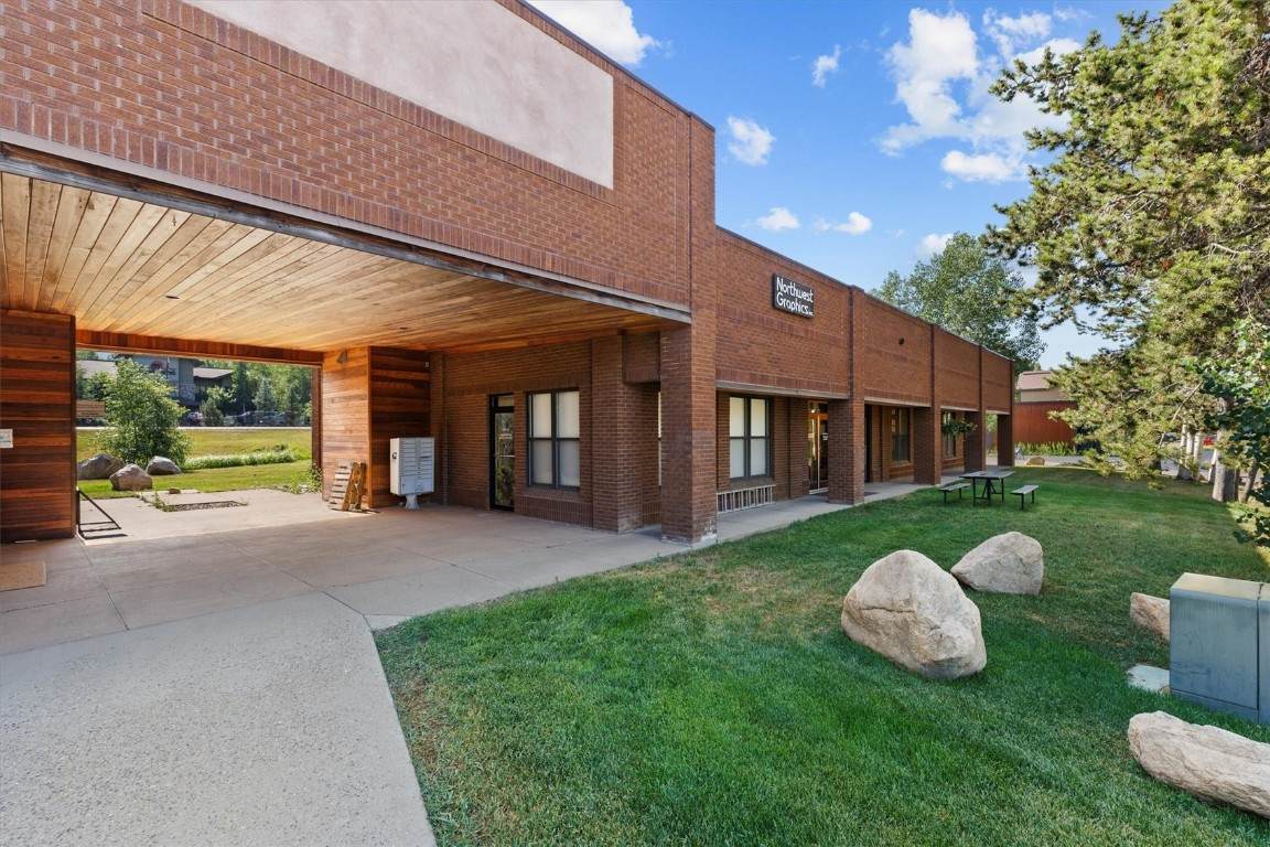625 Lincoln Avenue - Photo 1