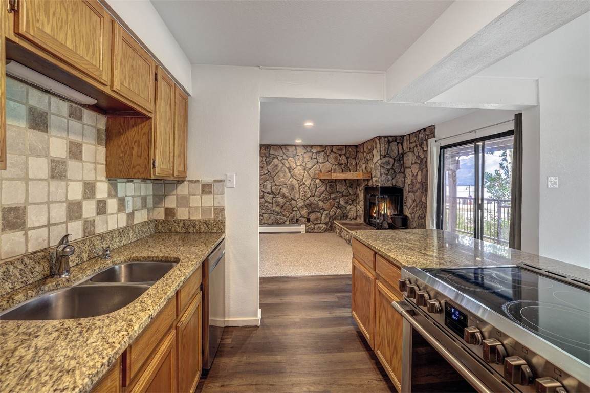 112 La Bonte Street - Photo 1