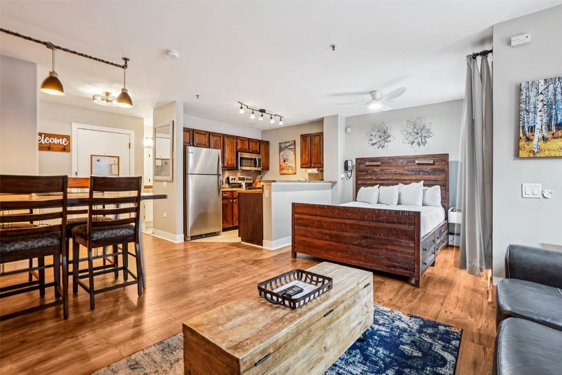 100 Park Avenue - Photo 1