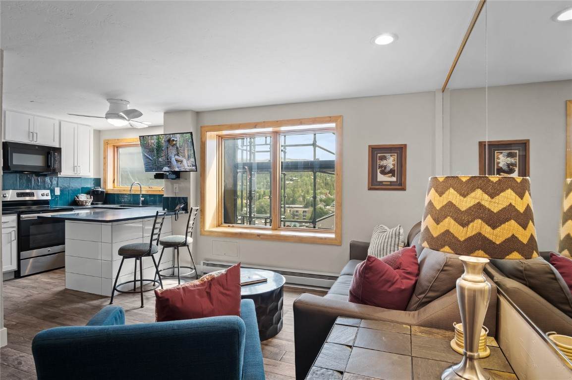 535 Park Avenue - Photo 1