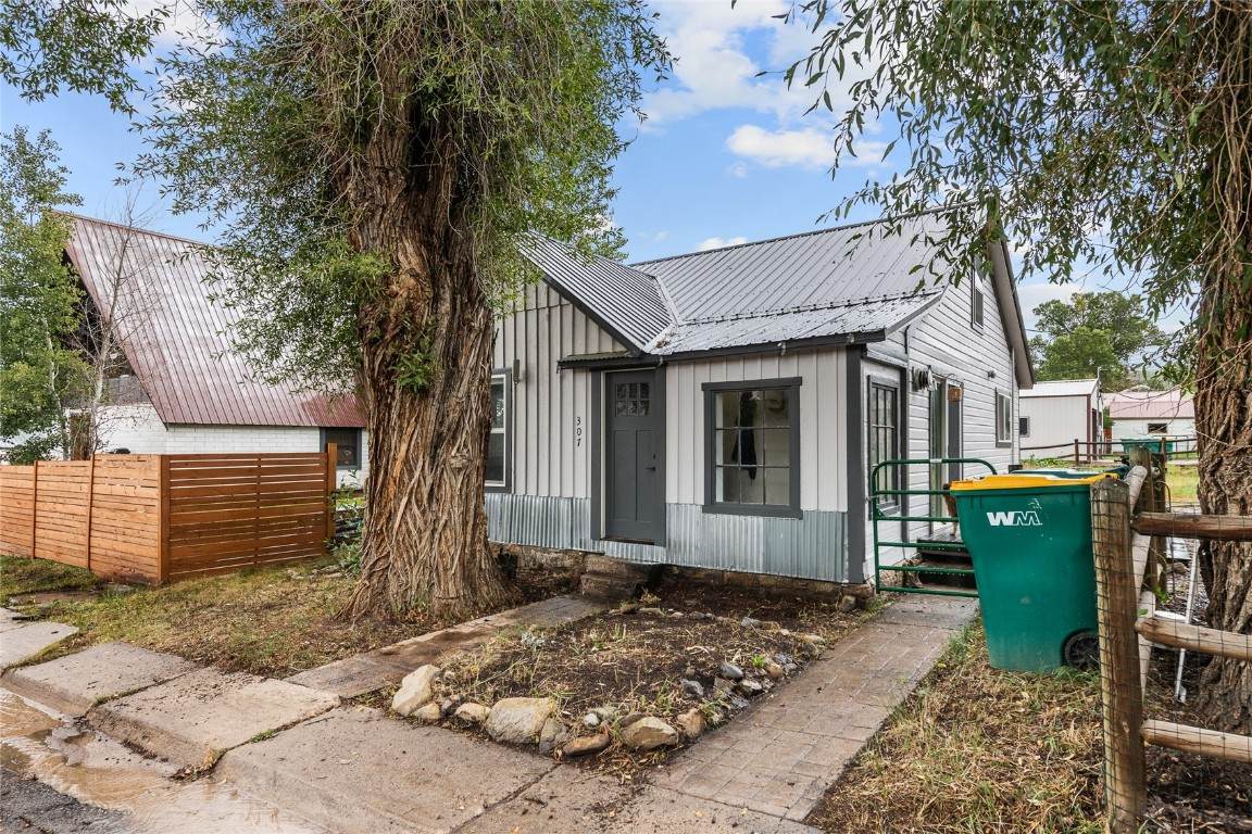 307 Sharp - Photo 1