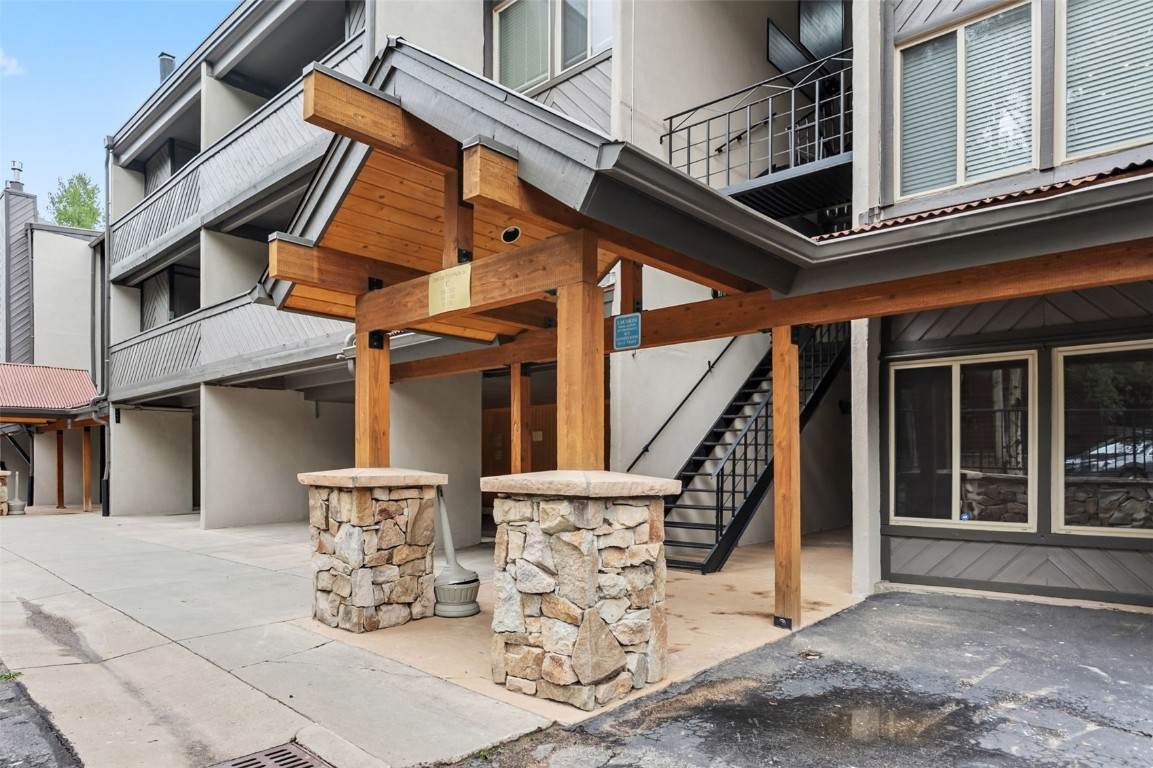 705 Snowberry Lane - Photo 1