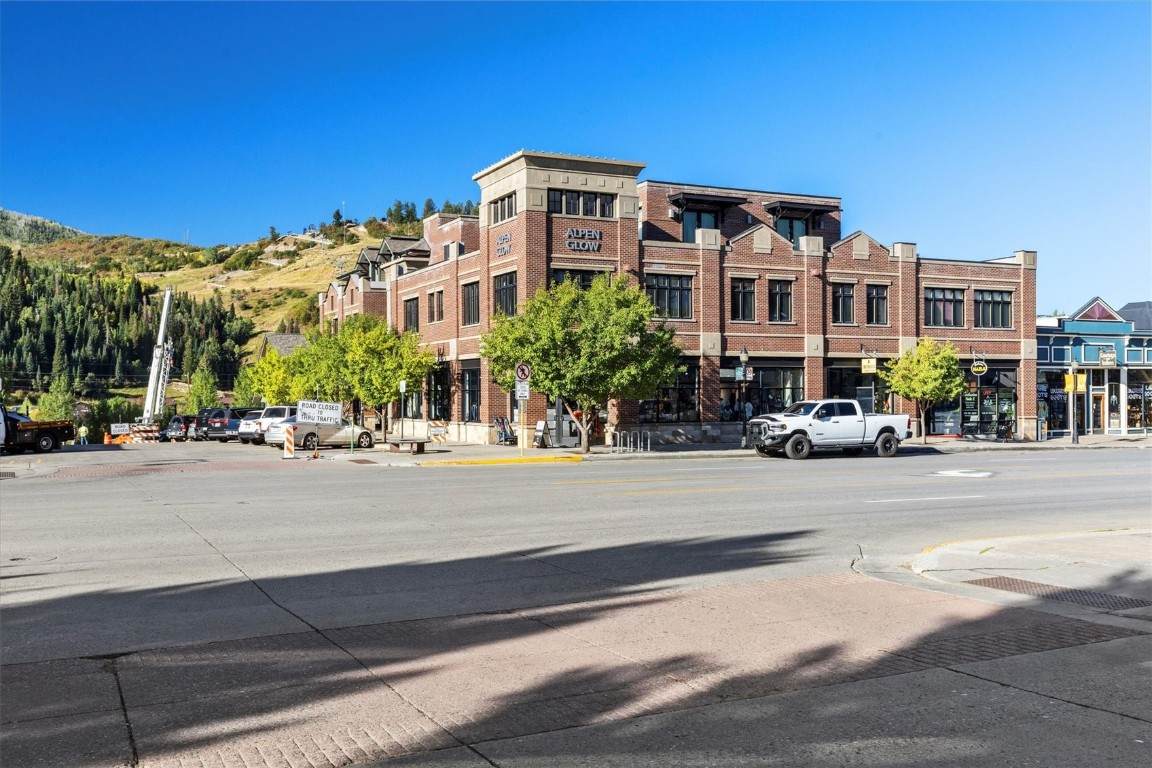 601 Lincoln Avenue - Photo 1