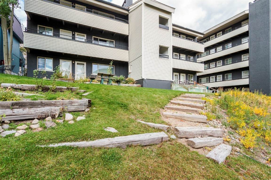 370 La Bonte Street - Photo 1