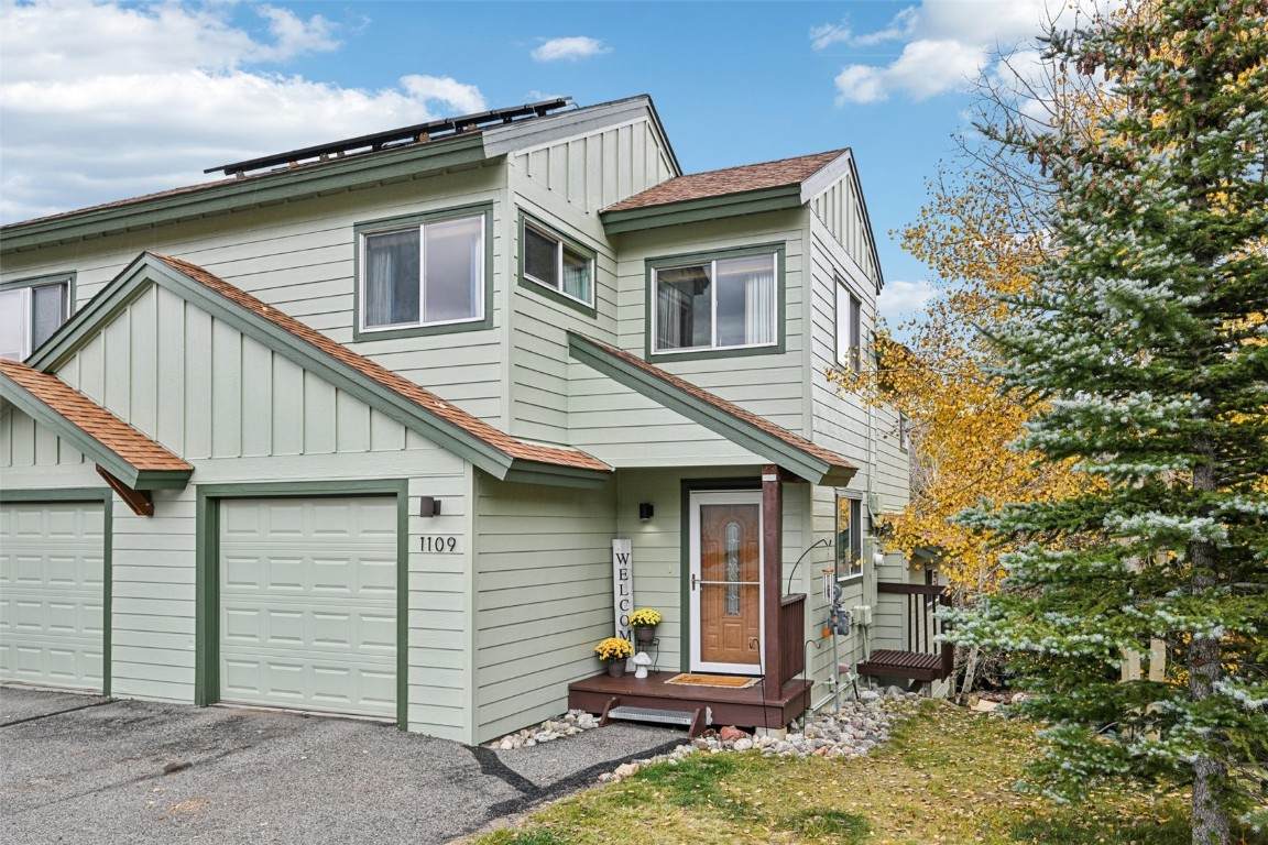 1109 Royal Coachman Boulevard - Photo 1