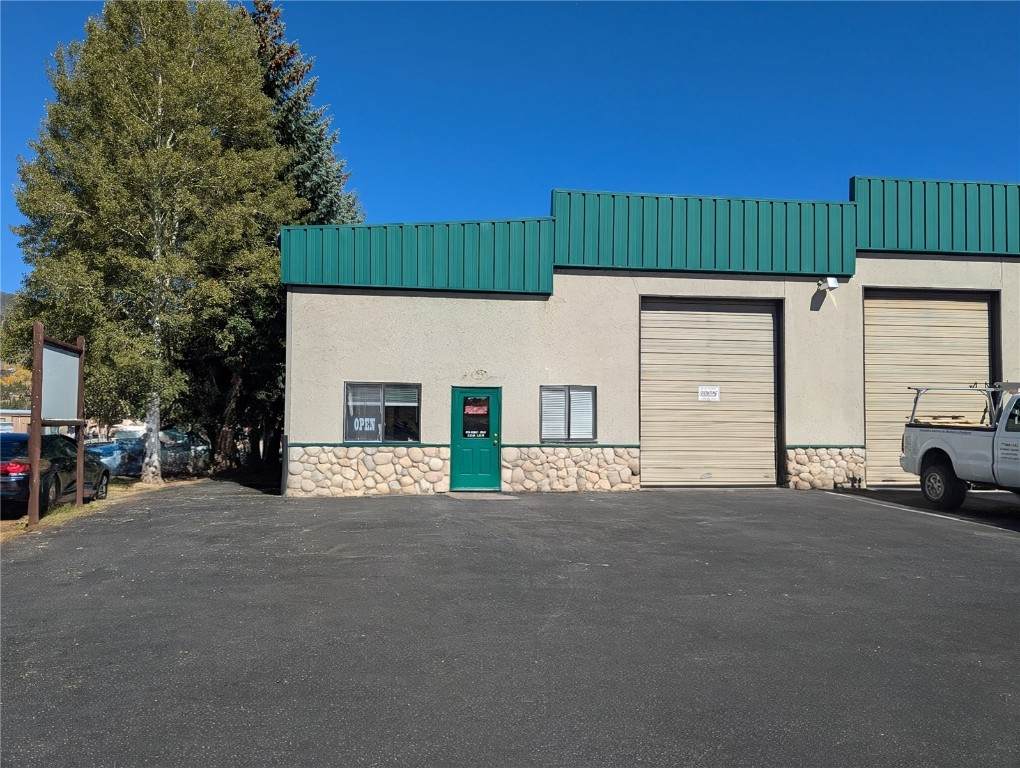 221 Warren Avenue - Photo 1