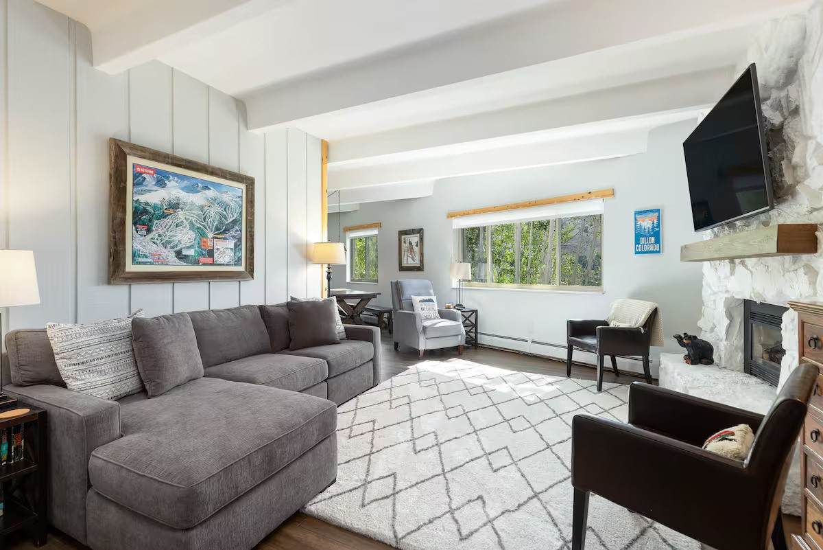 370 La Bonte Street - Photo 1