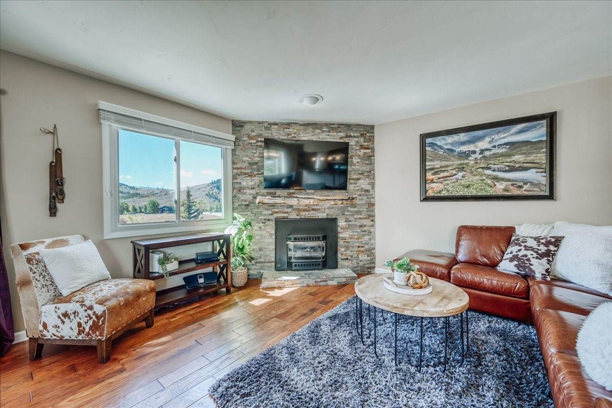 76 Cove Boulevard - Photo 1
