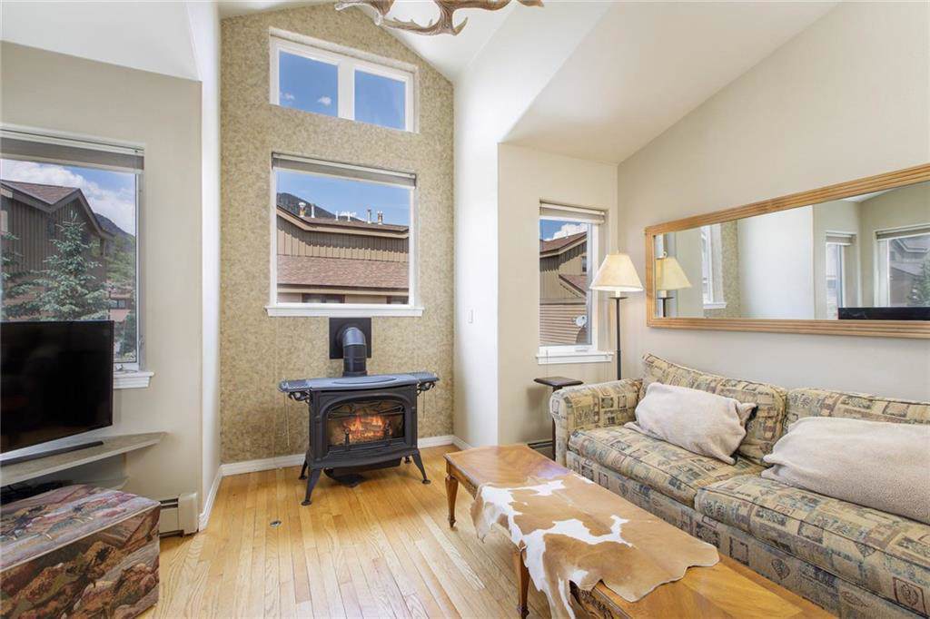 730 Summit Boulevard - Photo 1