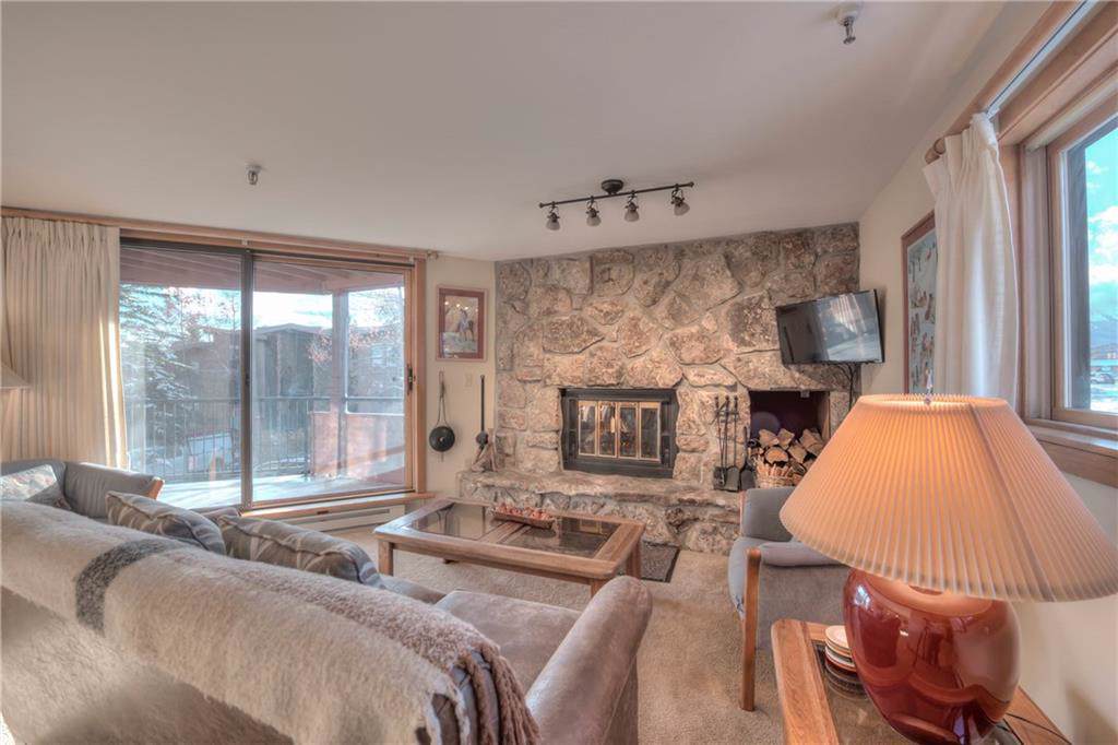 180 La Bonte Street - Photo 1