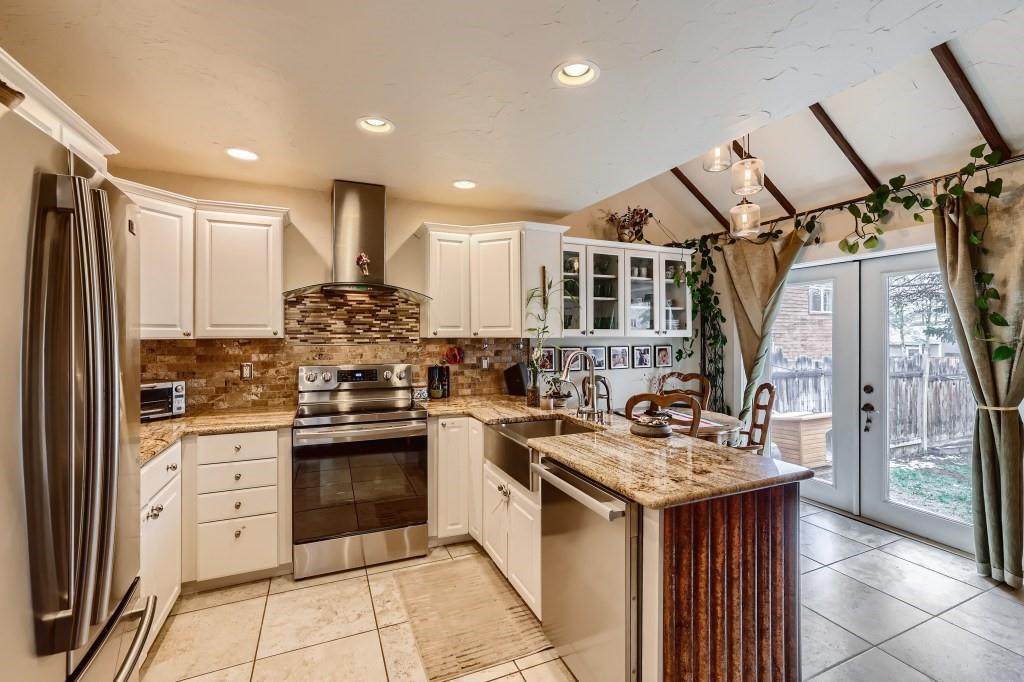 138 Woodchuck Court - Photo 1