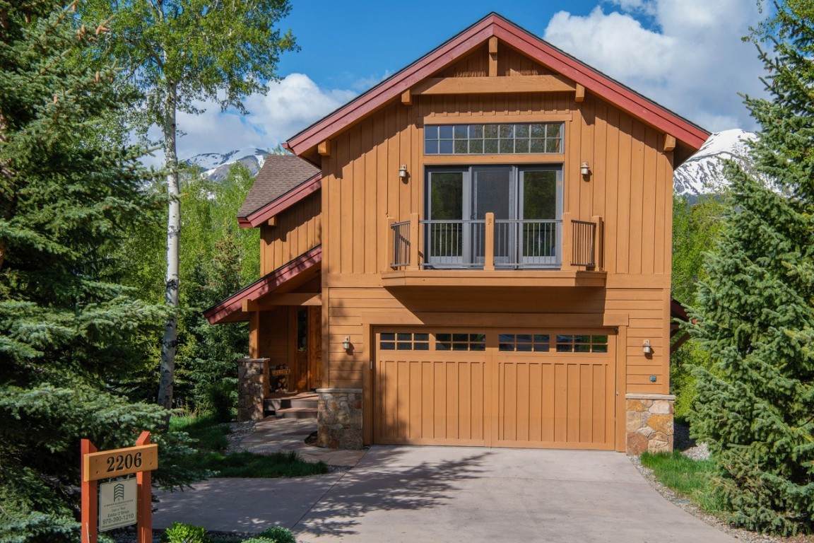 2206 Hamilton Creek Road - Photo 1