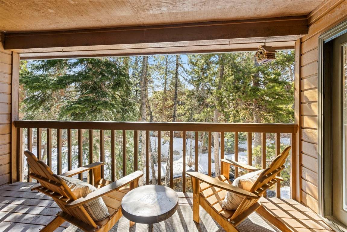 140 Creekside Drive - Photo 1