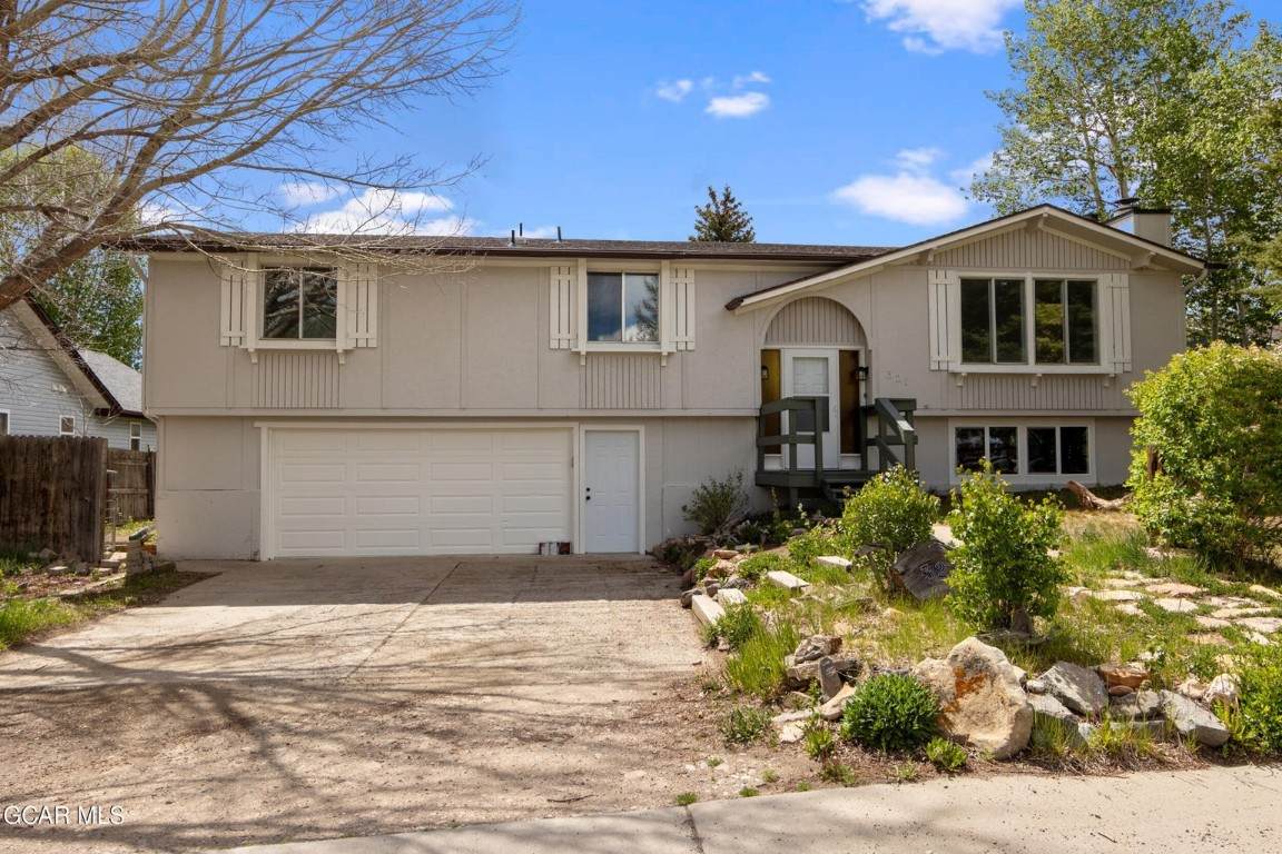 321 18th Street - Photo 1