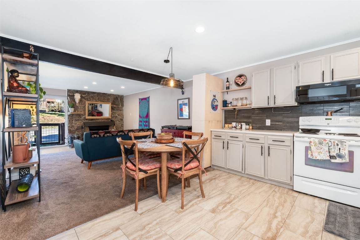 465 Tamarack Drive - Photo 1