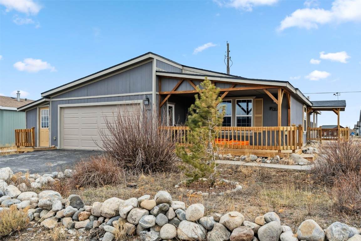 370 Stone Creek Drive - Photo 1