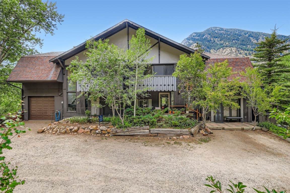 819 Valley View Drive - Photo 1