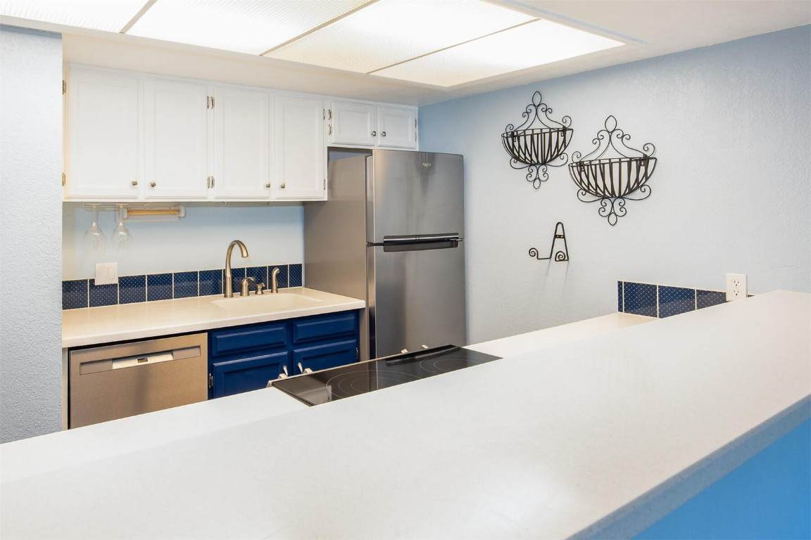 670 7th Avenue - Photo 1