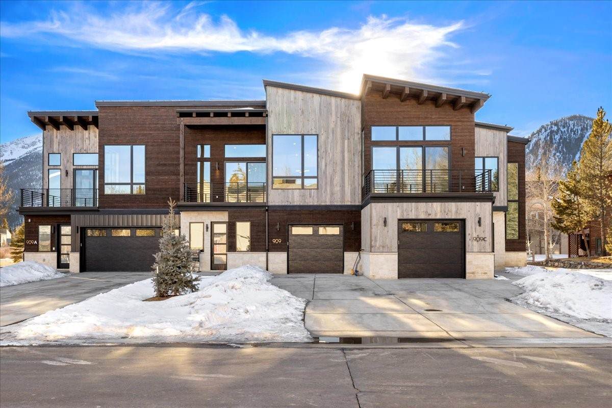 909 Lakepoint Circle - Photo 1