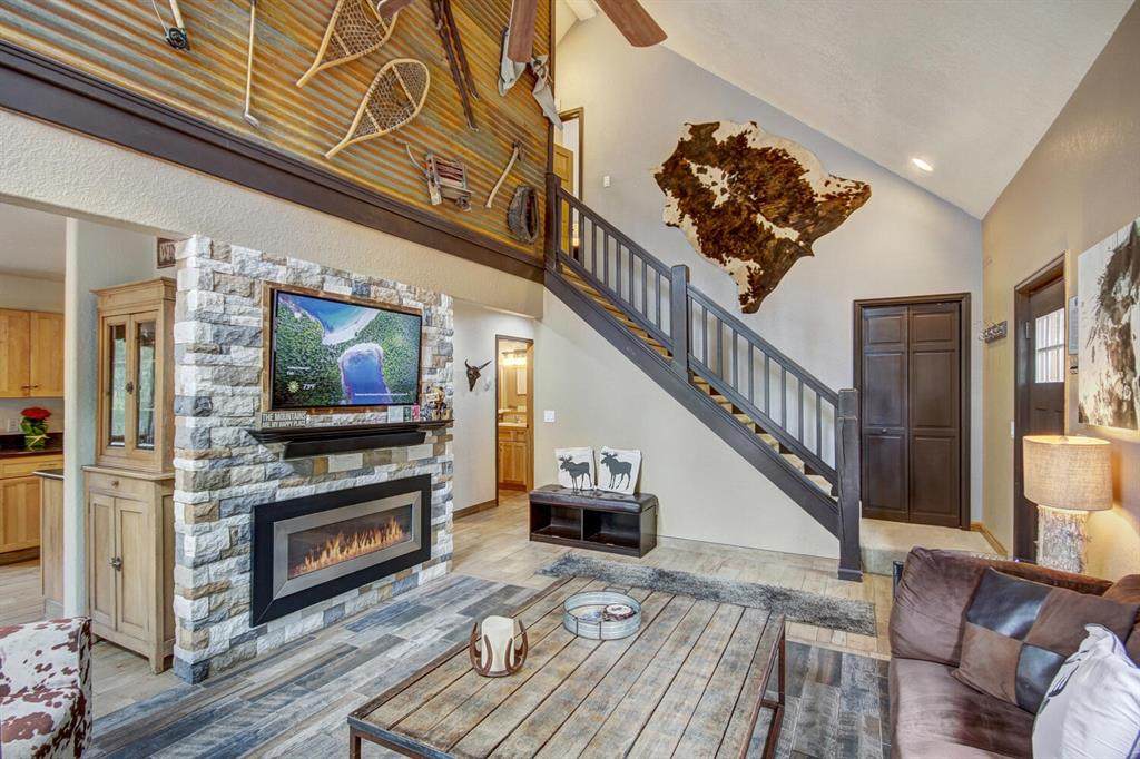 285 Davis Court - Photo 1