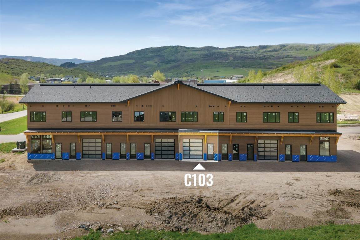 2110 Taxi Way - Photo 1