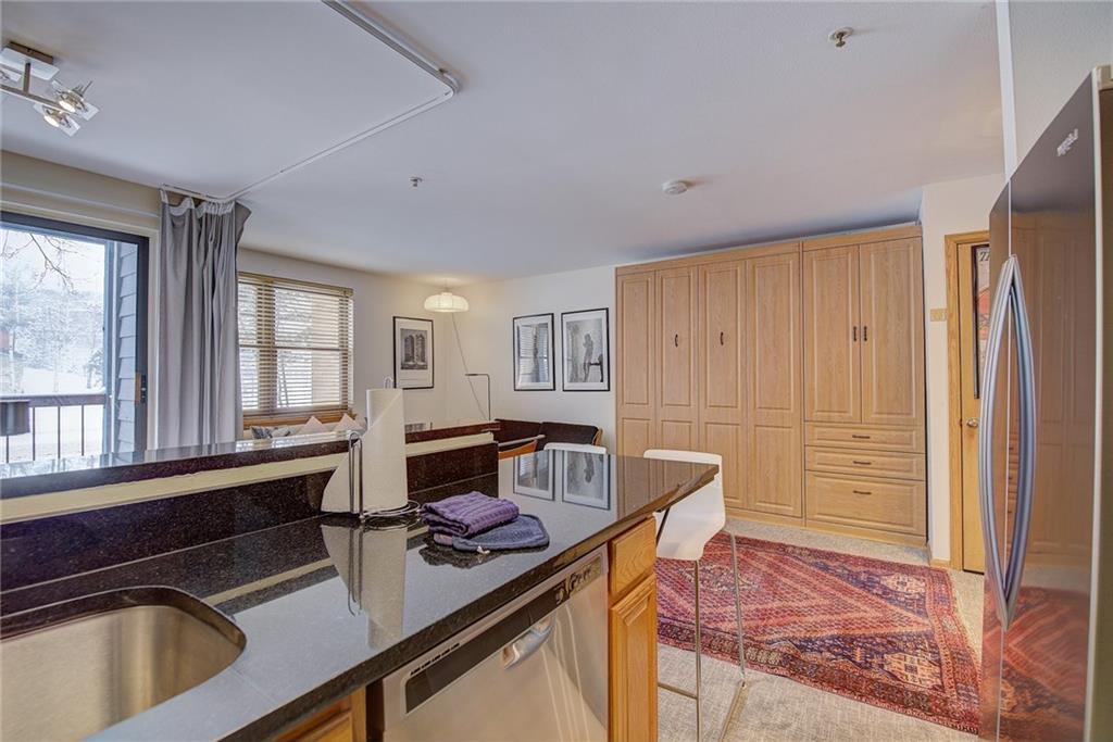 100 Park Avenue - Photo 1