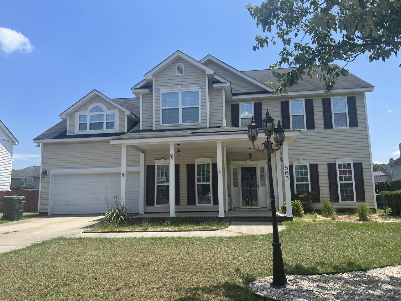 565 Batty Way - Photo 1