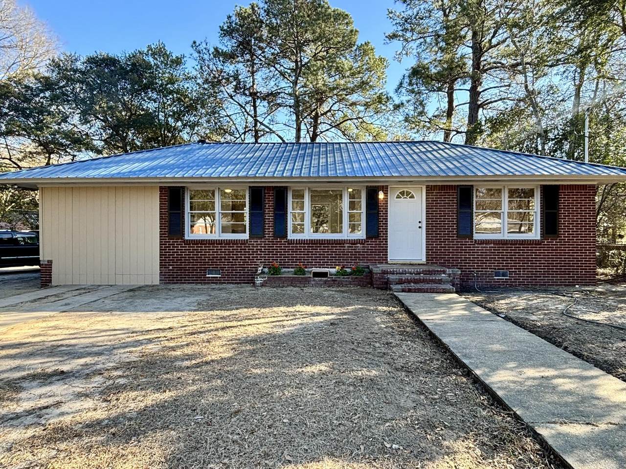 110 Webb Avenue - Photo 1