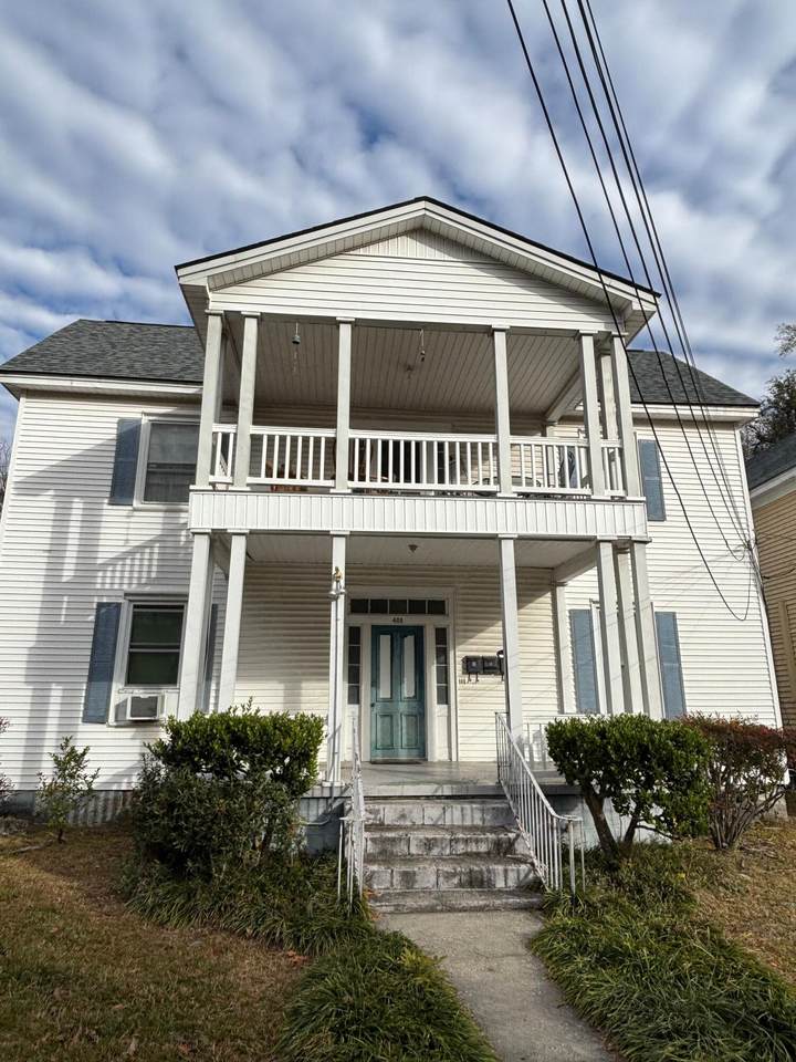 403 Hampton Avenue - Photo 1