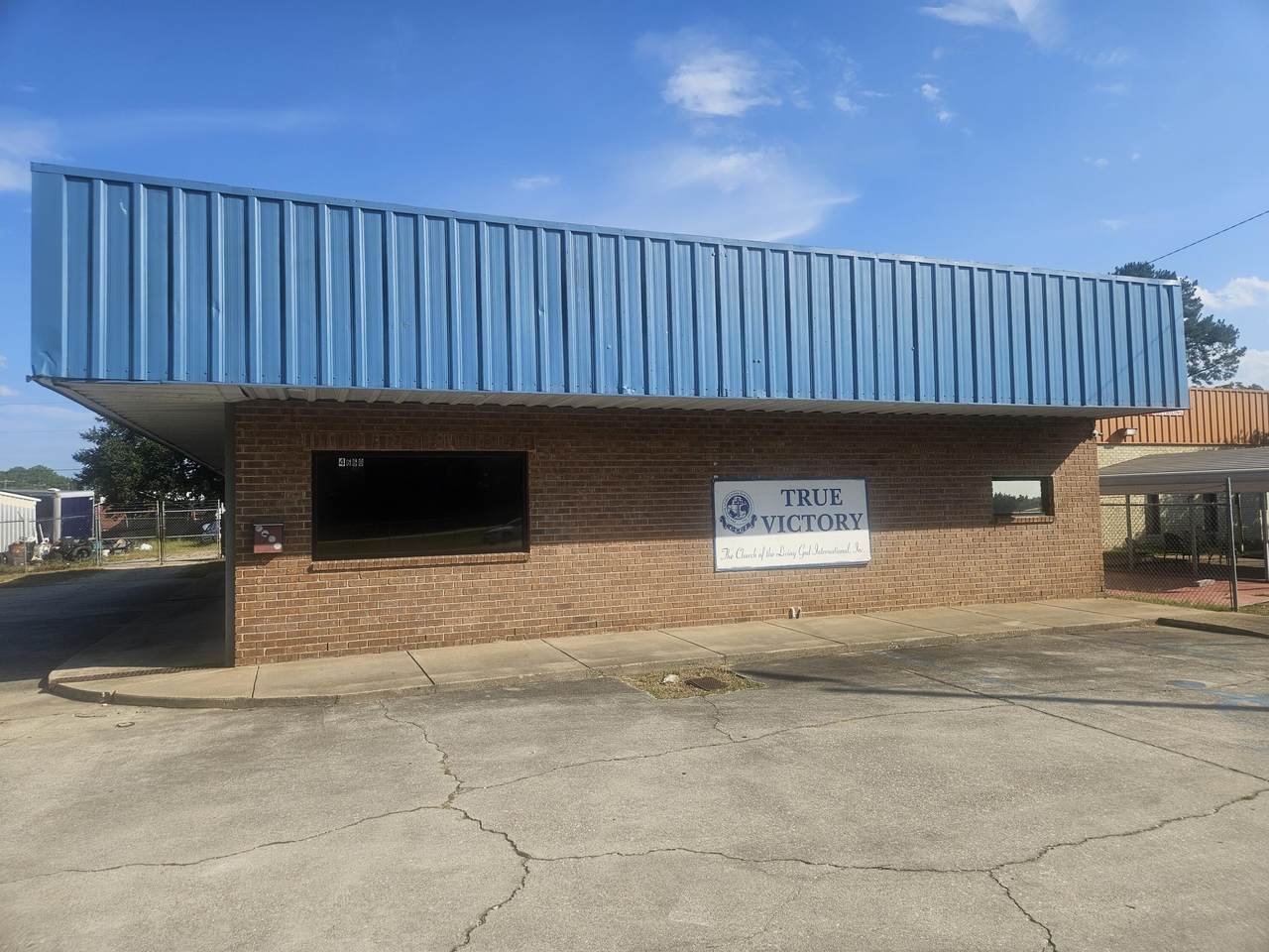 4660 Broad Street - Photo 1
