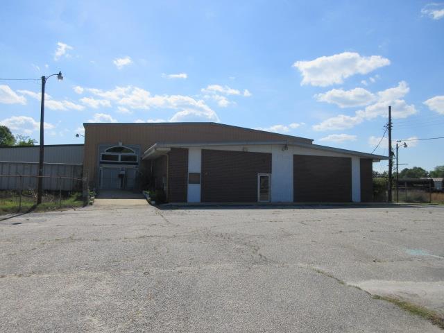 410 S. Main - Photo 1