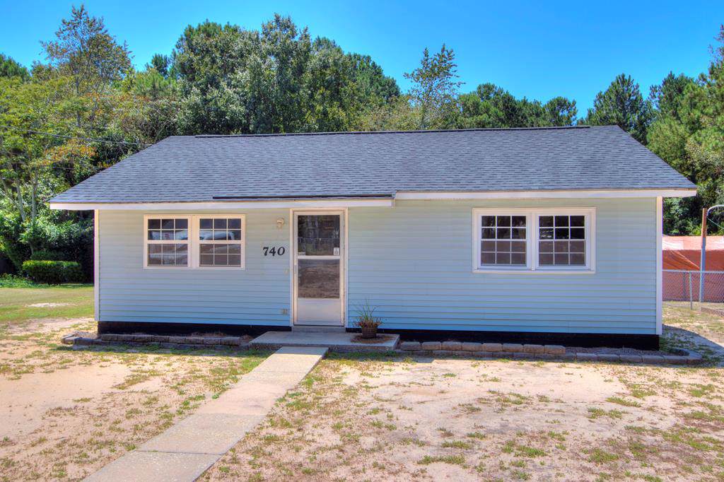 740 Meadow Cir - Photo 1
