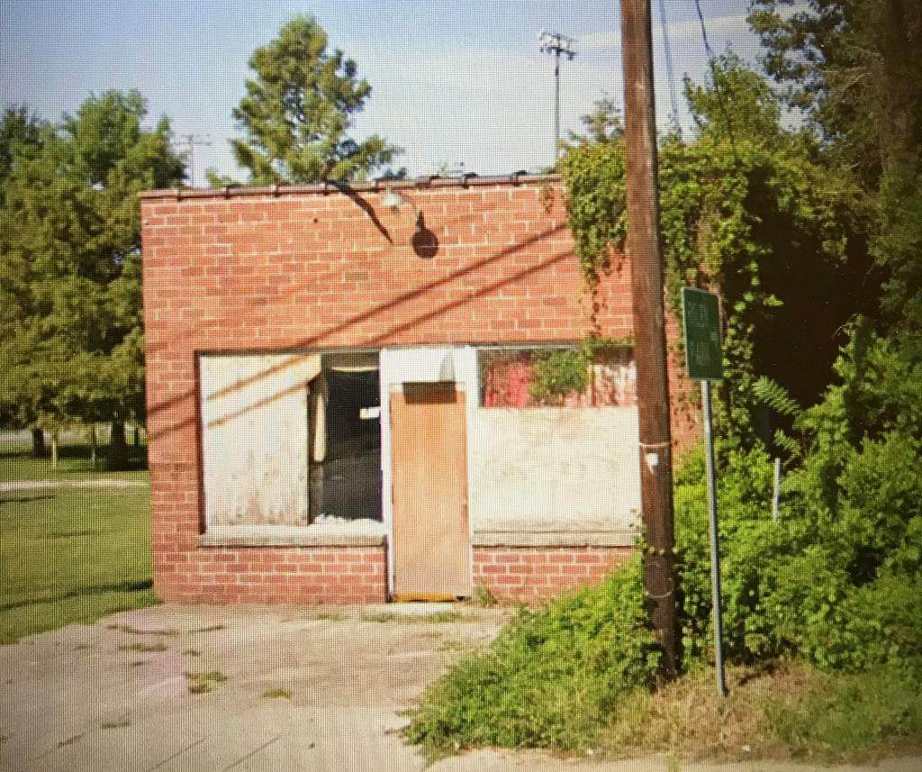 744 N Main St - Photo 1
