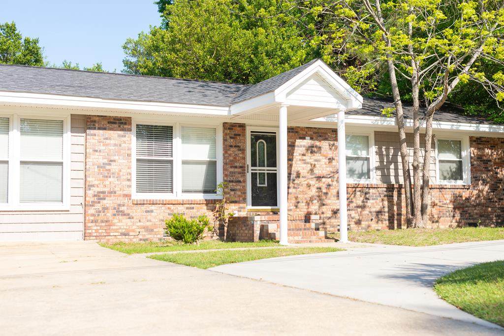 518 Pinewood Rd - Photo 1