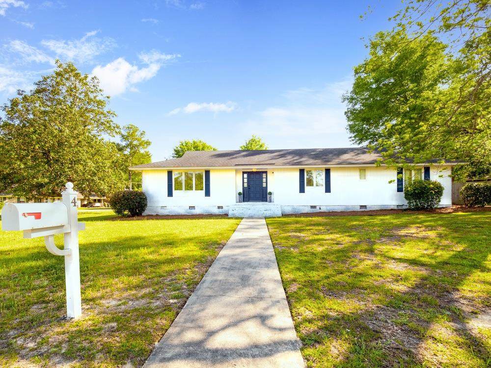 4 Martha Ct - Photo 1