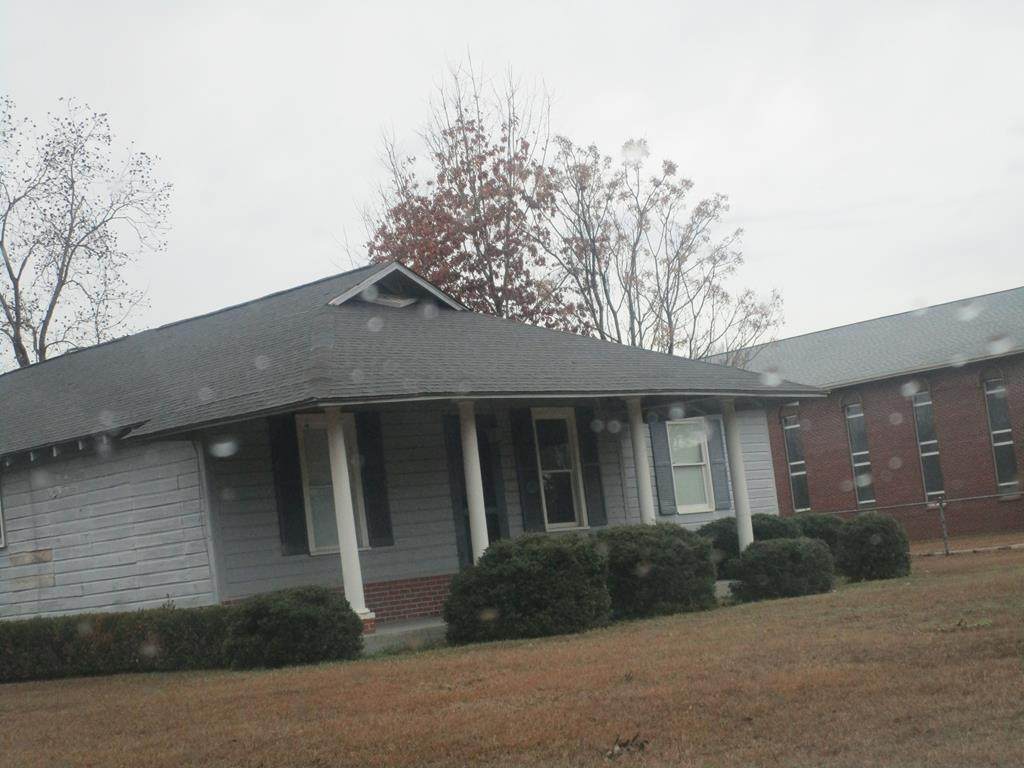 570 Pinewood Rd - Photo 1