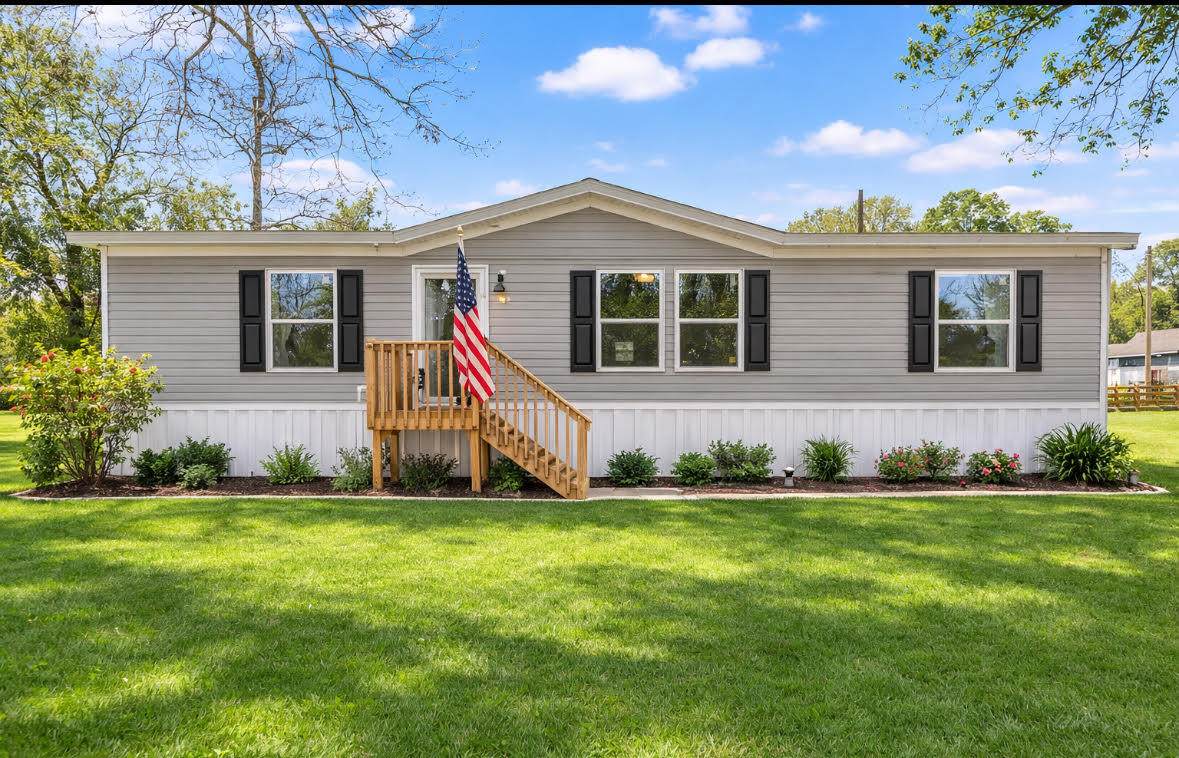 220 Green Street - Photo 1