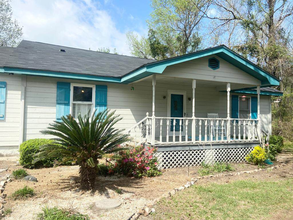 1620 Lakewood Dr - Photo 1