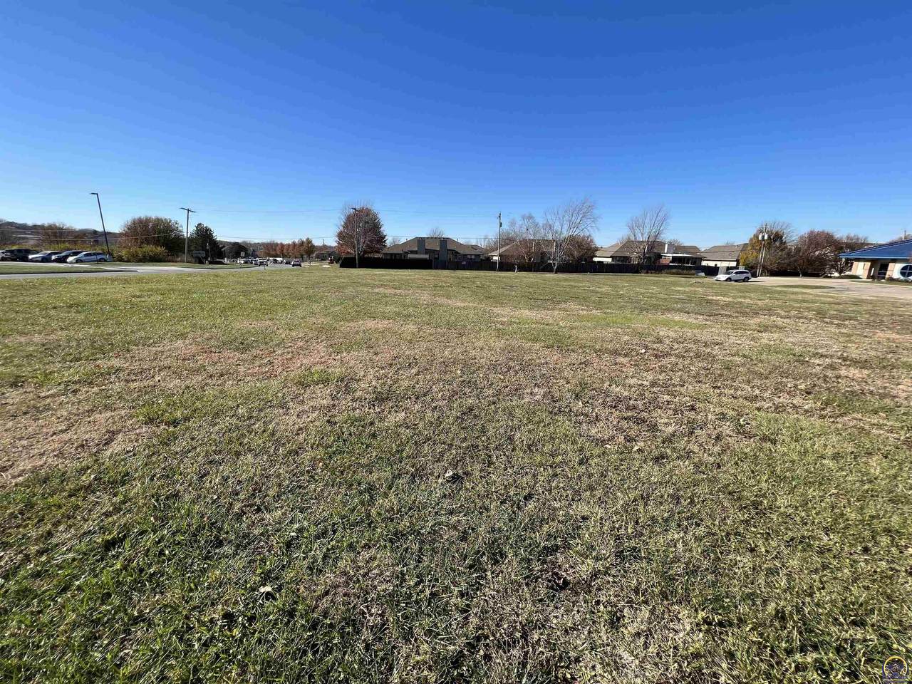 3375 Fairlawn Rd - Photo 1