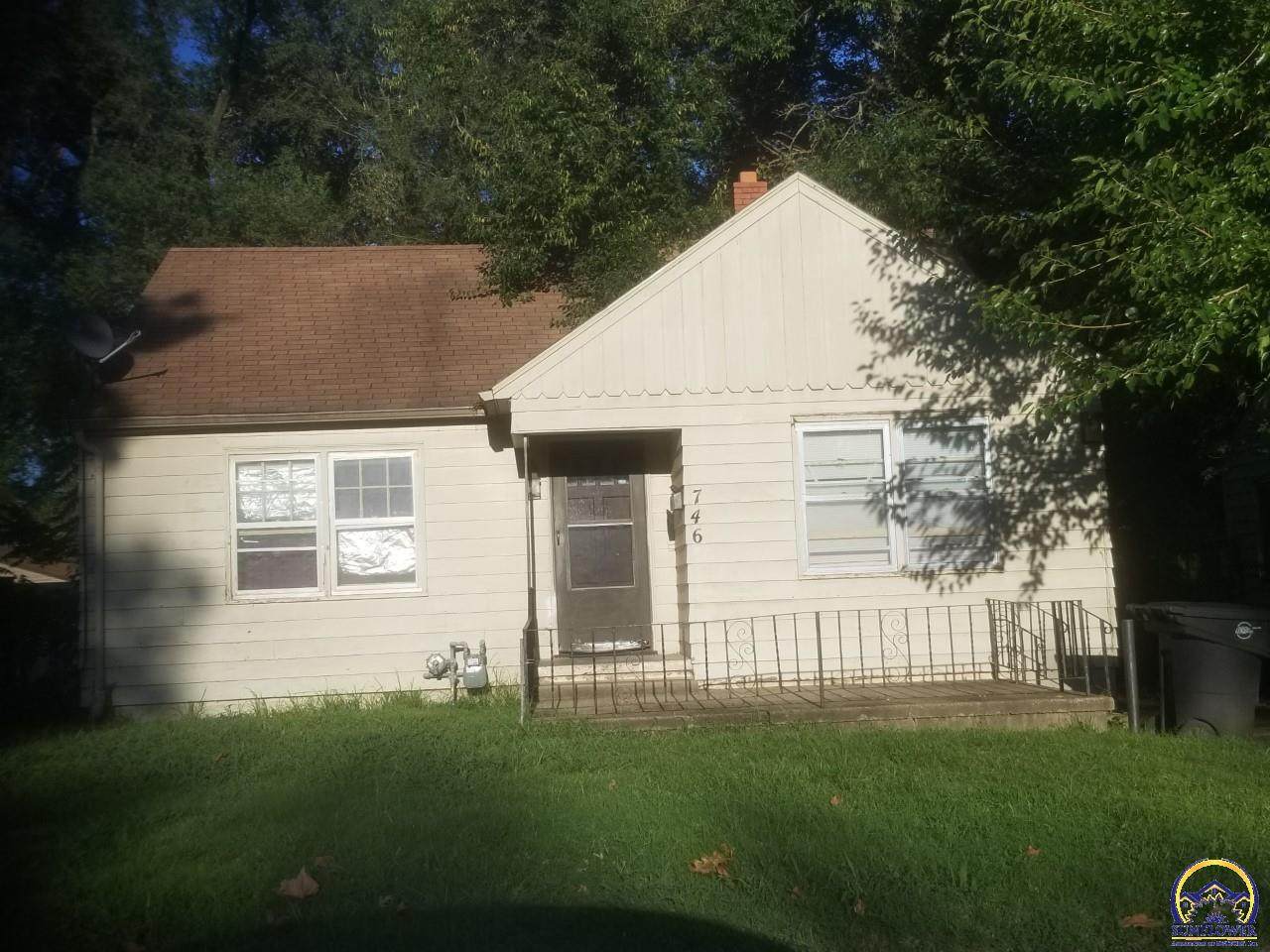 810 Cambridge Ave - Photo 1