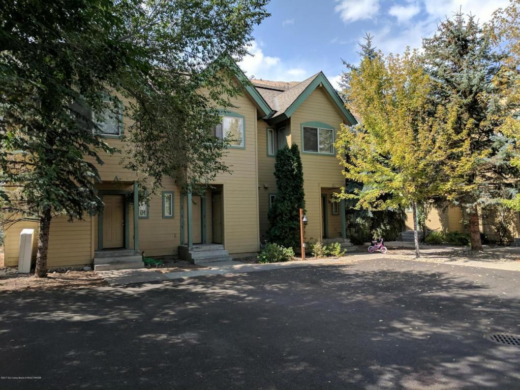 619 River St - Photo 1